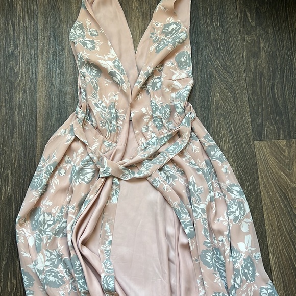 Lovers & Friends Floral Dress - Picture 4 of 8